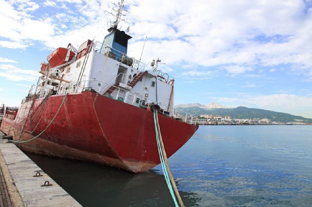 Sărbători triste pentru mai mulți marinari români ABANDONAȚI la bordul unor nave