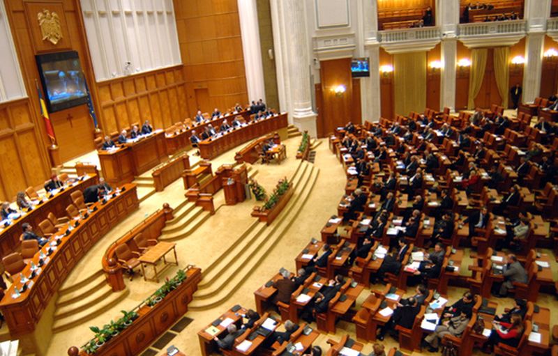 Noii parlamentari se reunesc în primele şedinţe. Iată cine sunt preşedinţi temporari ai celor două Camere