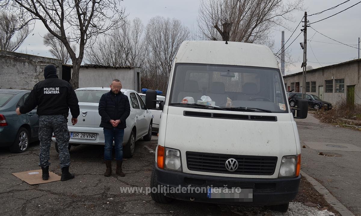 VIDEO/FOTO – Percheziții în CONSTANȚA: Două persoane bănuite de contrabanda cu țigări au fost reținute