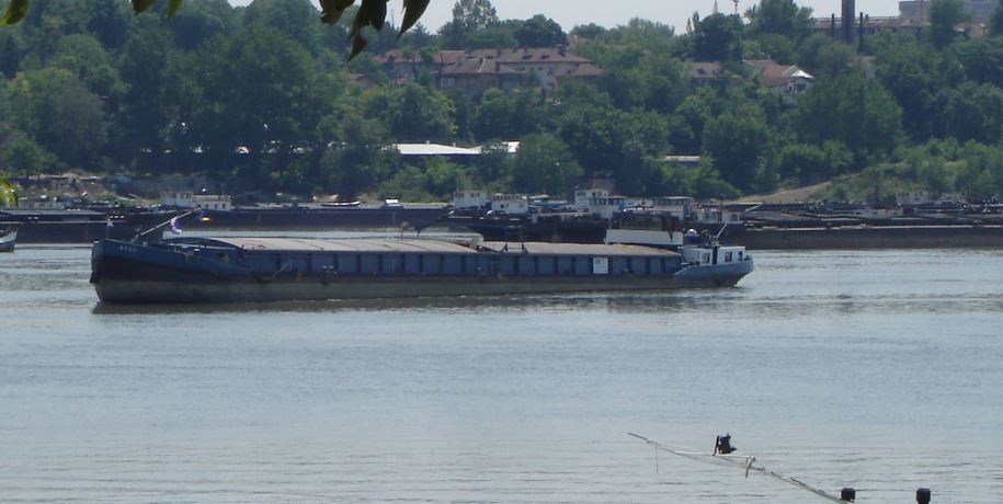 TULCEA: A devenit obligatoriu sistemul de identificare automată pentru toate navele fluviale