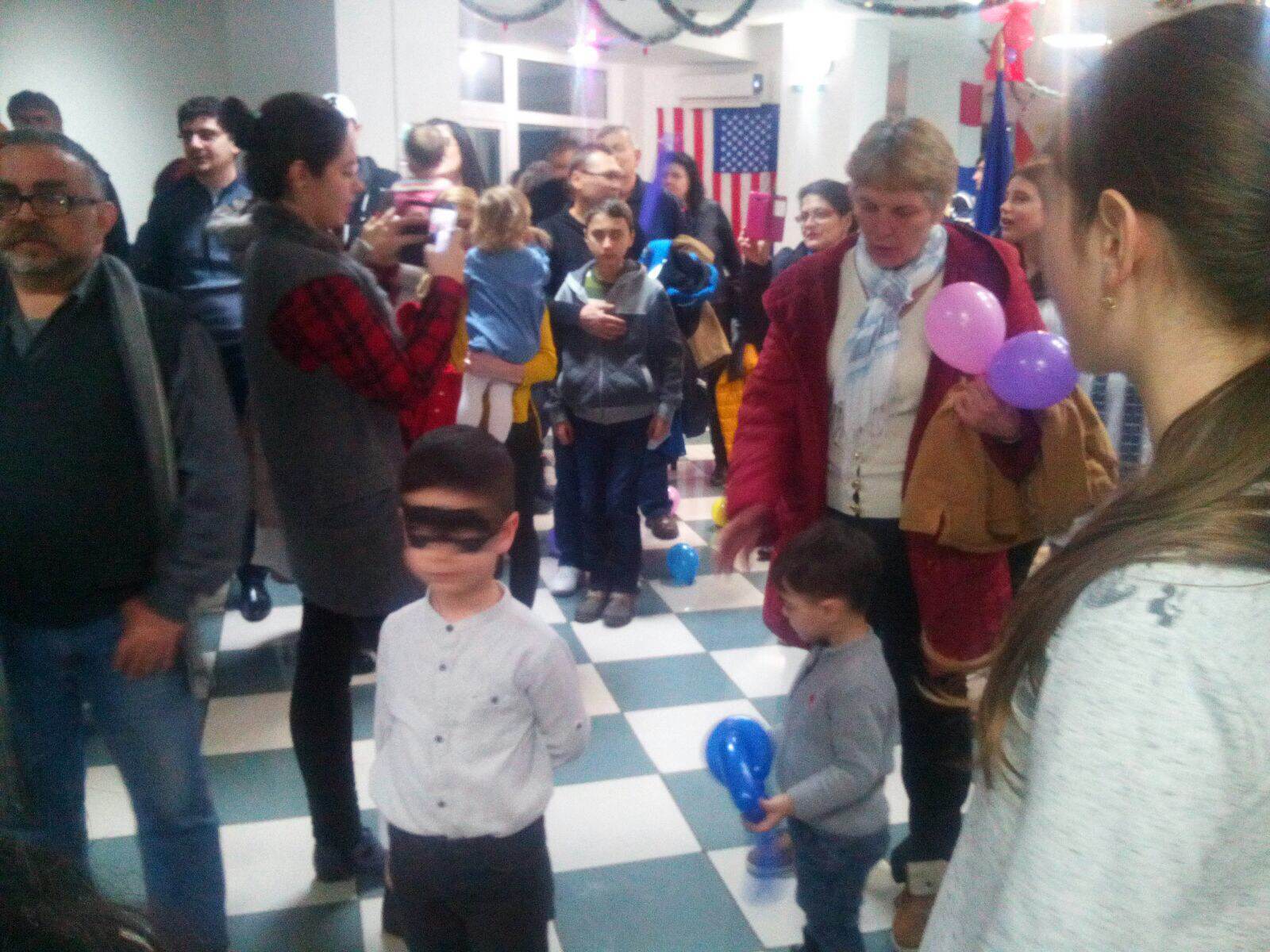 FOTO. Moș Crăciun a venit mai devreme pentru copiii navigatorilor
