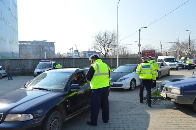 Bărbat din Năvodari reținut de polițiști după ce a fost prins la volan fără permis