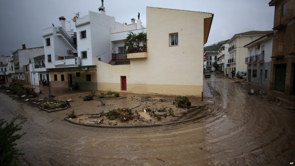 SPANIA: O româncă şi-a pierdut viaţa în urma inundaţiilor