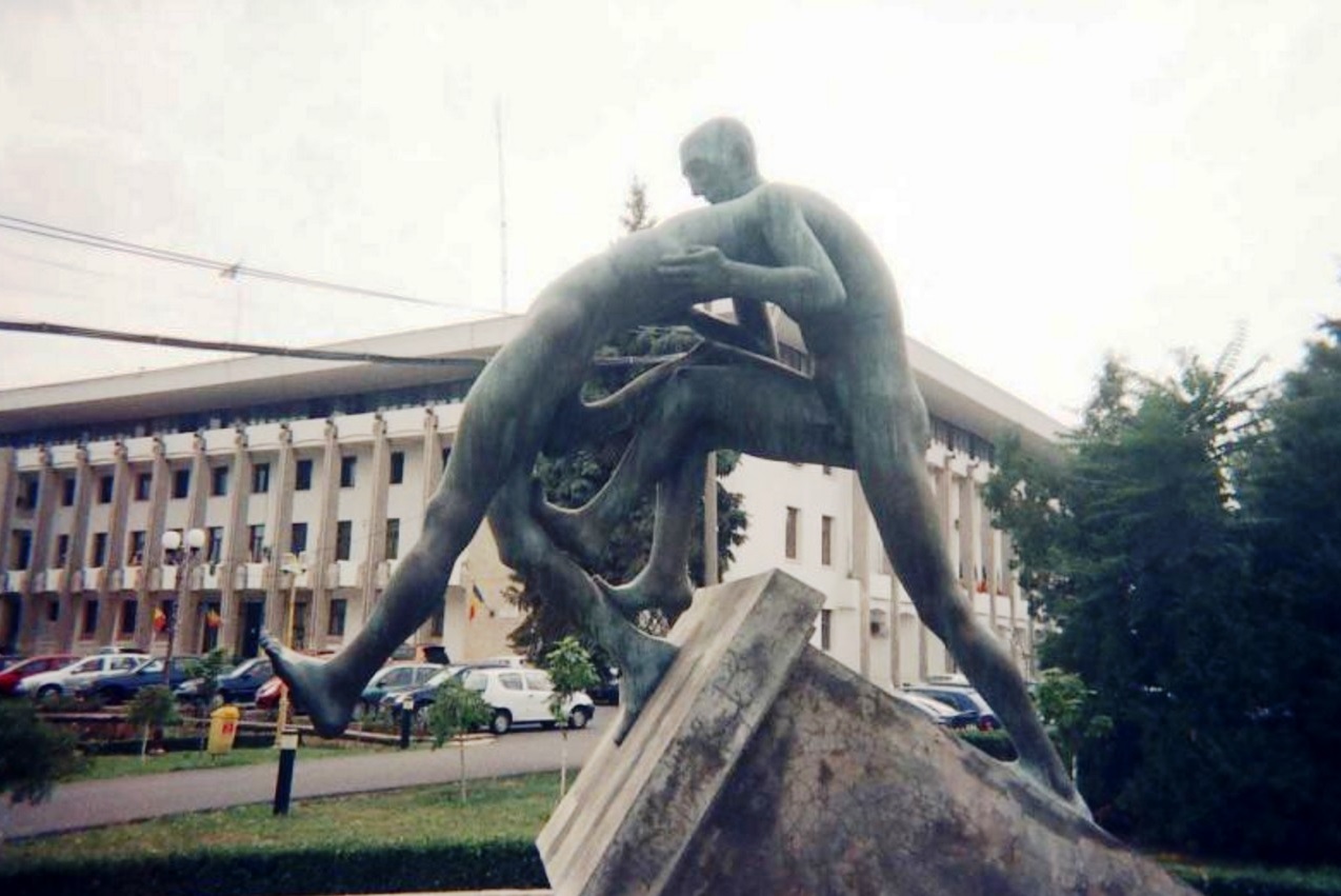 Primăria Constanța se apucă de reparat statui