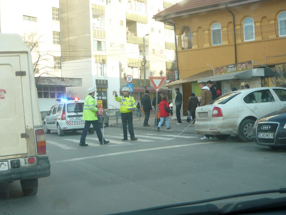 TULCEA: Femeie accidentată pe trecerea de pietoni de o șoferiță neatentă
