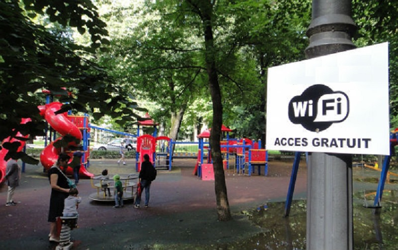 Toate orașele și satele ar putea avea INTERNET GRATUIT în parcuri