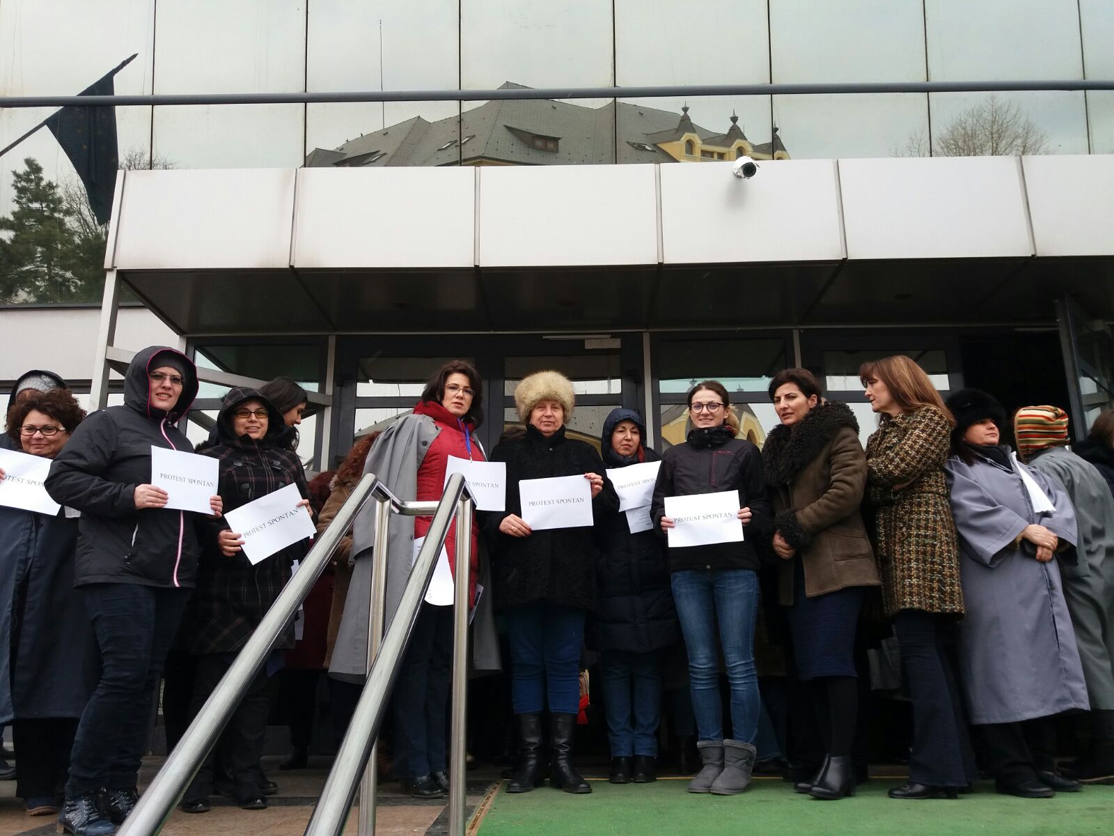 FOTO/Grefierii de la instanțele din CONSTANȚA amenință cu GREVA generală