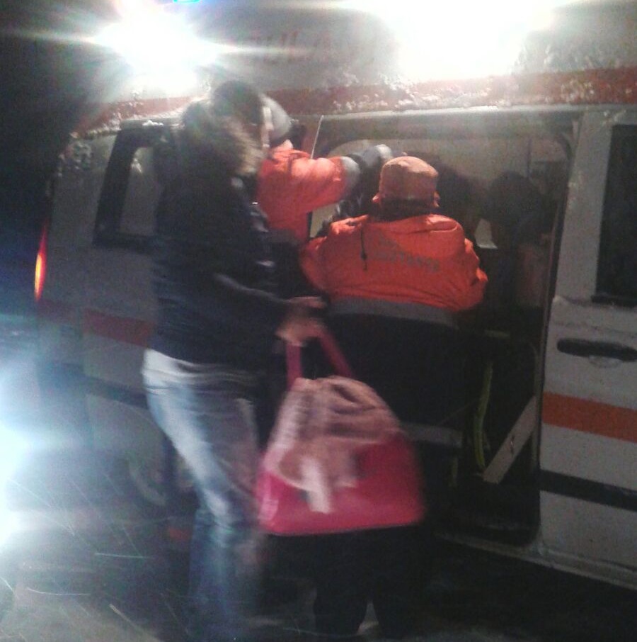 FOTO: S-a intervenit pentru salvarea unei persoane cu probleme respiratorii și a unei gravide din Corbu