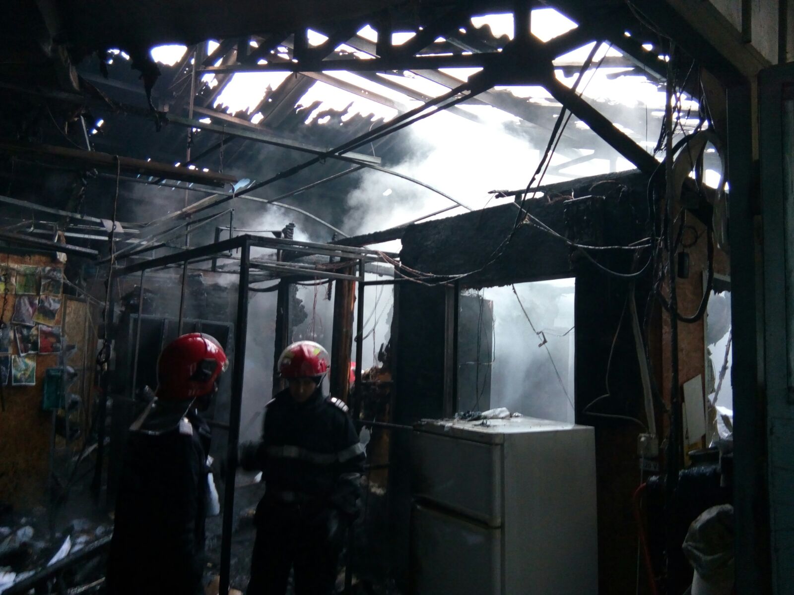 Foto/Video – CONSTANȚA: Pericol de EXPLOZIE! Arde un depozit de electronice (UPDATE)