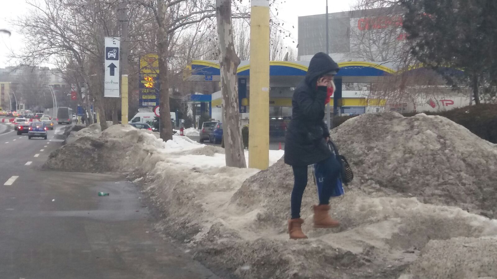 FOTO – Constanța rămâne ÎNGROPATĂ sub zăpadă!