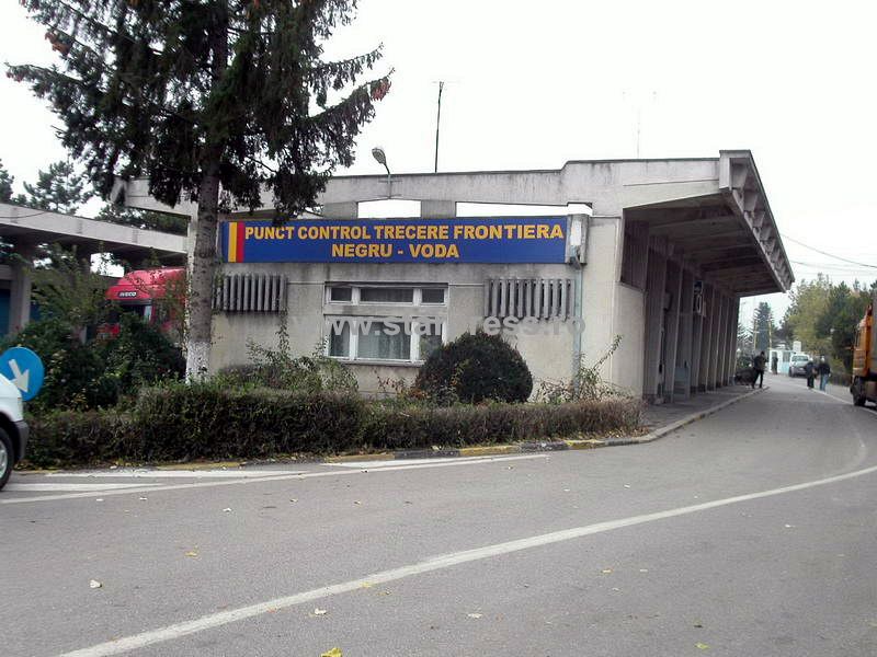 Zeci de oameni blocaţi în apropiere de vama Negru Vodă