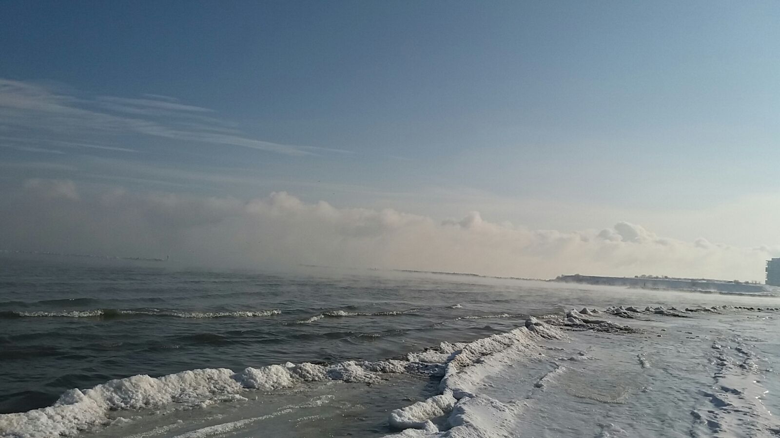 VIDEO/FOTO: Marea Neagră ,,fierbe”. Efectele gerului