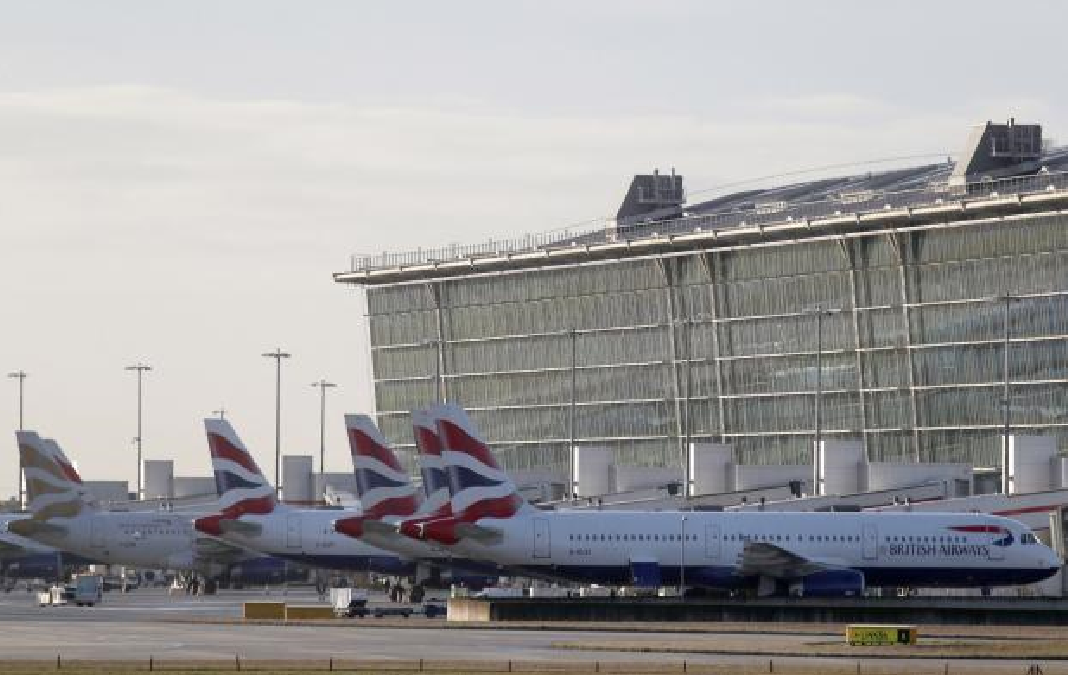 LONDRA: Zeci de zboruri anulate din cauza vremii nefavorabile