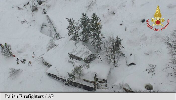 O româncă şi cei doi copii ai săi s-ar afla printre victimele avalanşei din ITALIA
