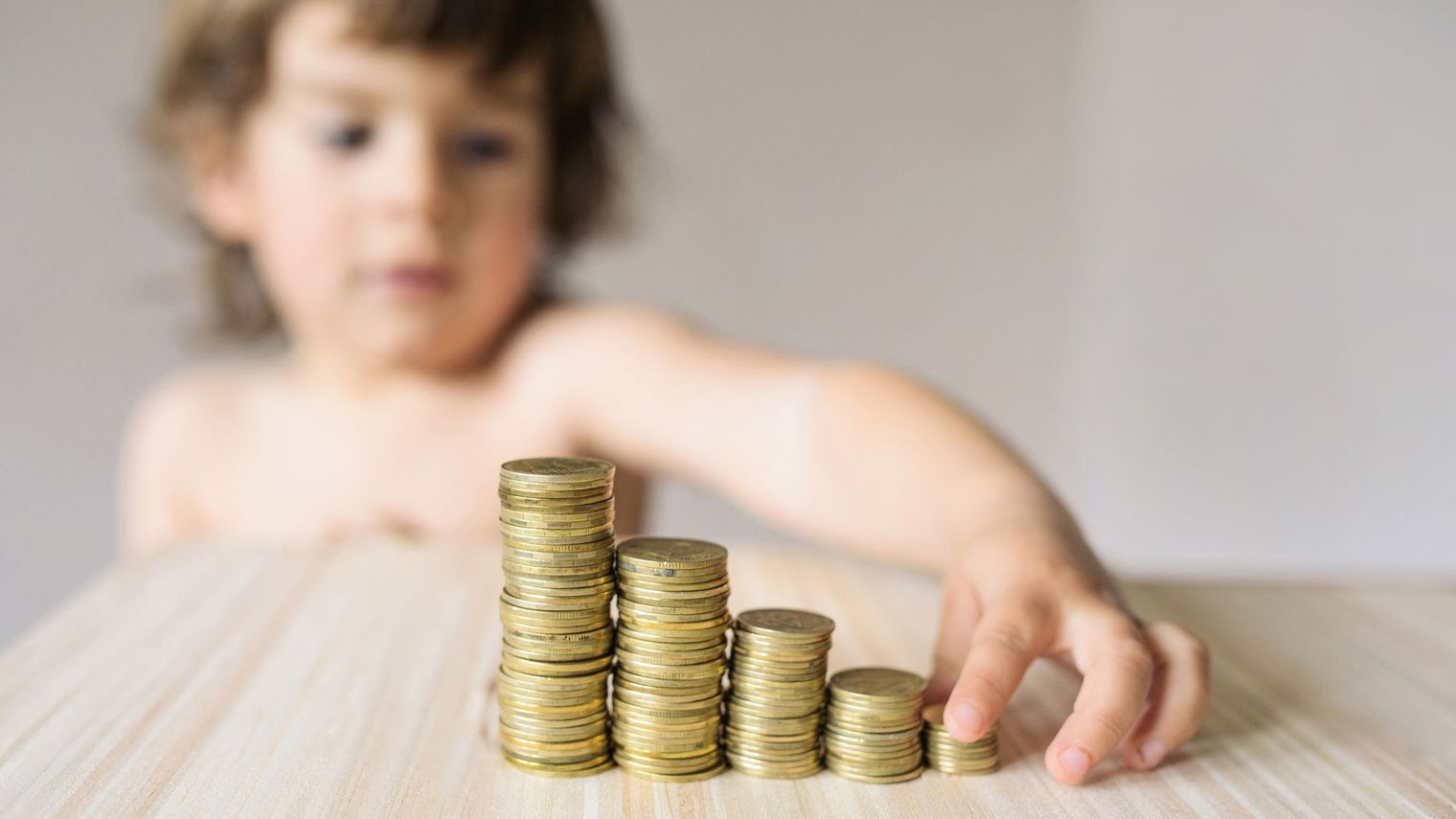 Indemnizaţie de creştere a copilului, redusă de la 35.000 de euro la 1.000 de lei