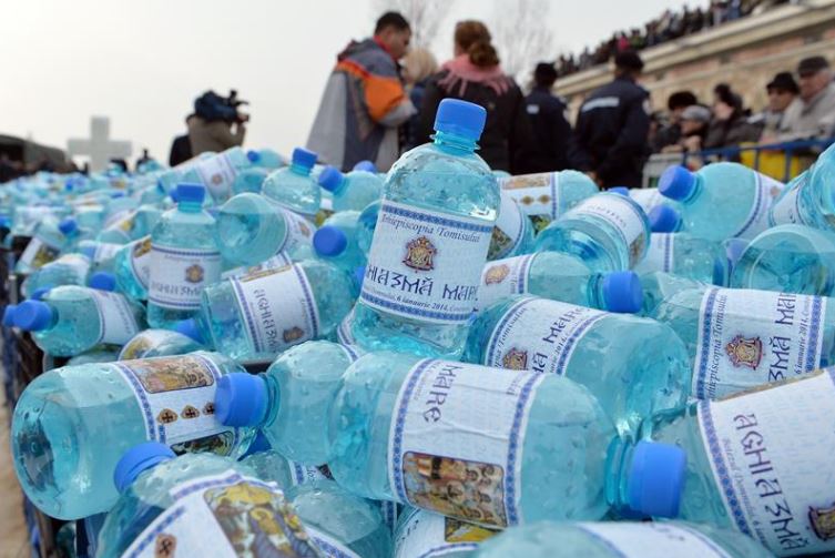 CONSTANȚA: Apa sfințită va fi îmbuteliată în 170.000 de PET-uri de Bobotează