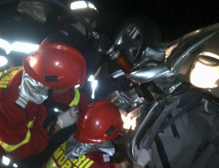 TULCEA: O persoană a rămas încarcerată în urma unui grav accident rutier