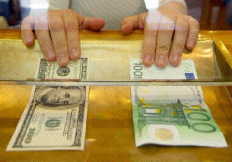 În 2017 va avea loc o creștere spectaculoasă a dolarului faţă de moneda Euro