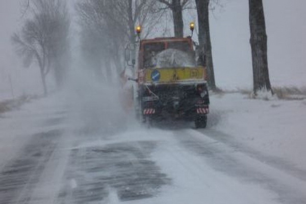 Drumul dintre Vadu și Corbu a fost scos de sub nămeți