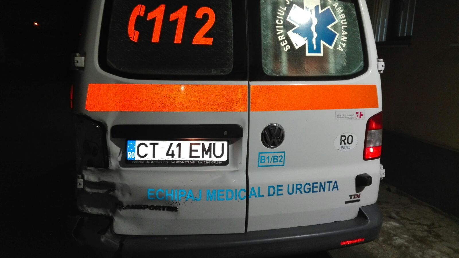 Foto/CONSTANȚA: Ambulanță „șifonată” în timp ce se deplasa la un … accident rutier!
