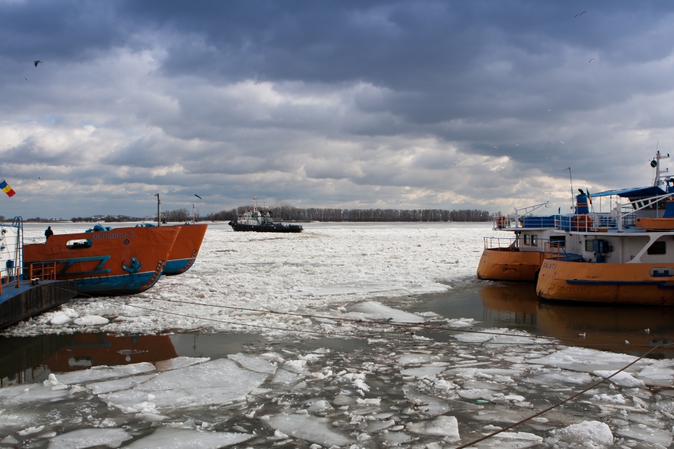 GALAȚI: Traficul pe sectorul fluvial al Dunării rămâne în continuare închis. Bacurile nu circulă