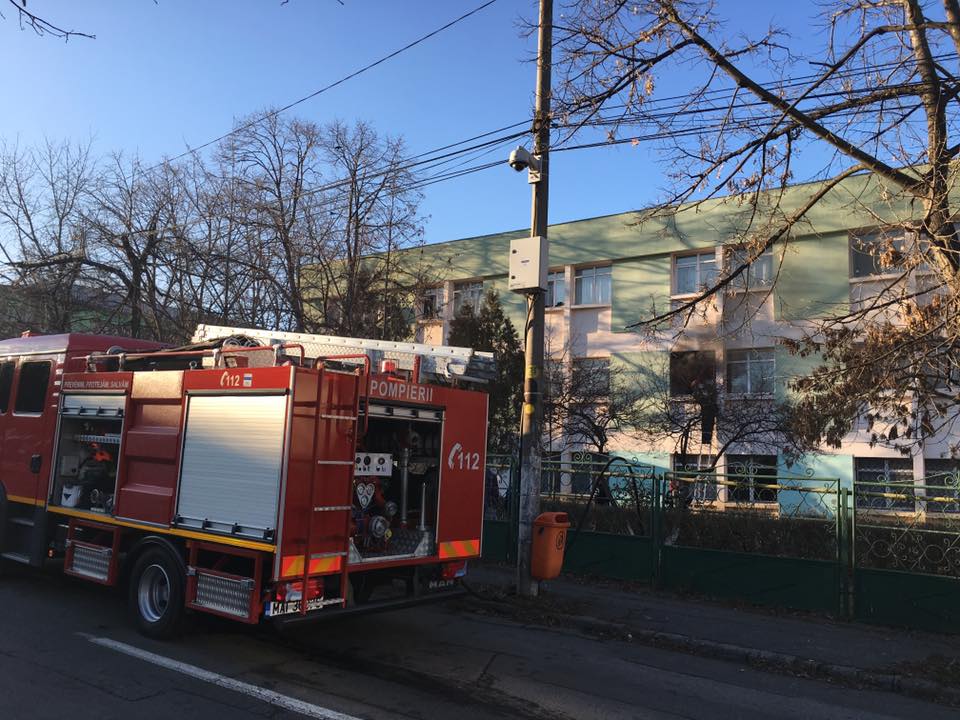 FOTO. Incendiu la un centru de plasament din Tulcea