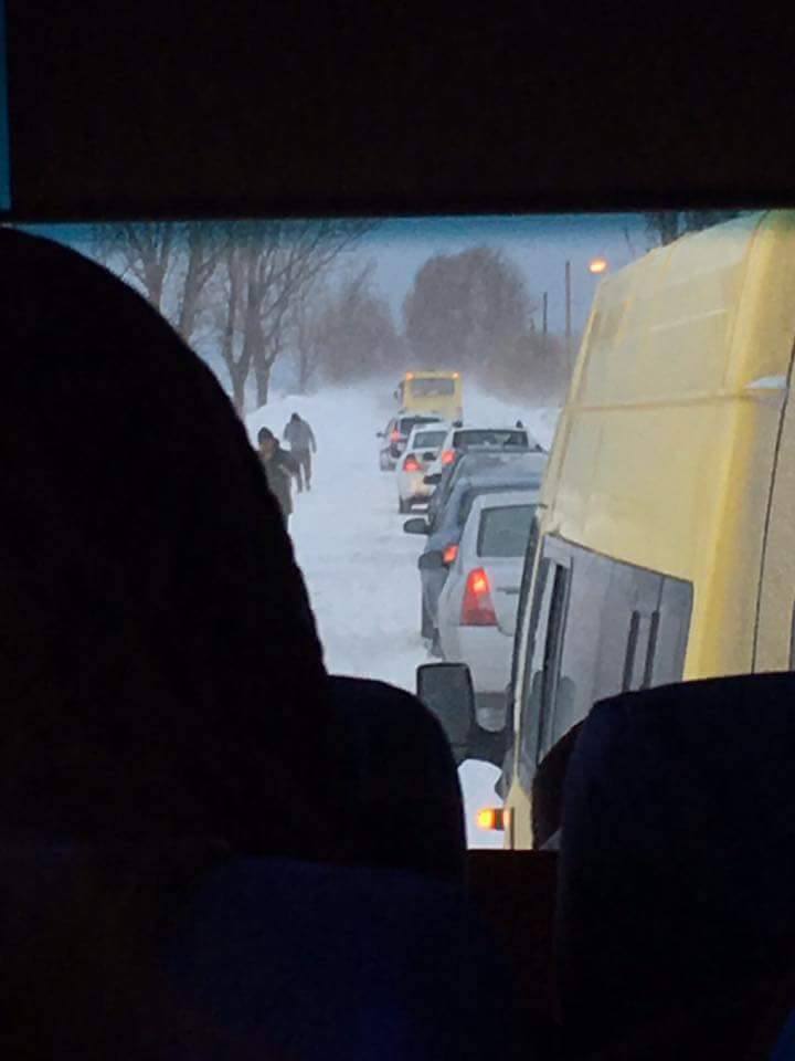 UPDATE/FOTO. Zeci de mașini, BLOCATE în coloană între Corbu și Năvodari