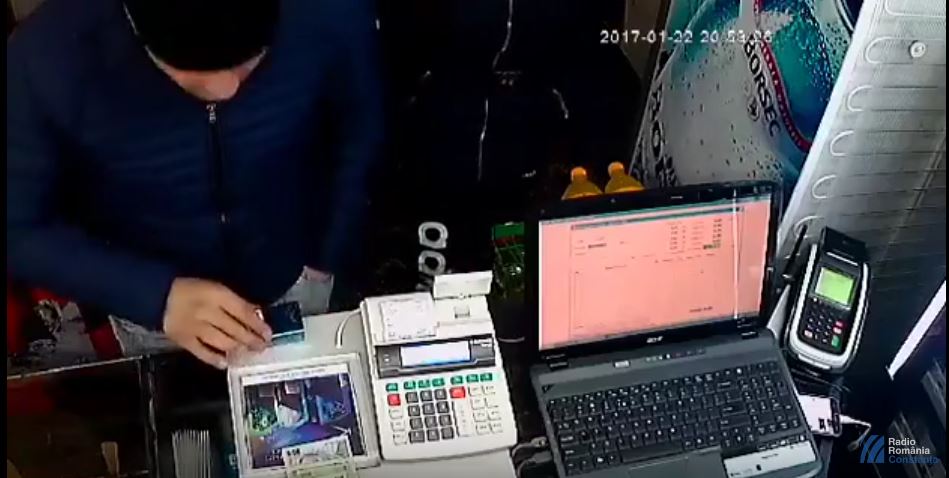 VIDEO/MEDGIDIA: Tineri surprinși la furat într-un magazin