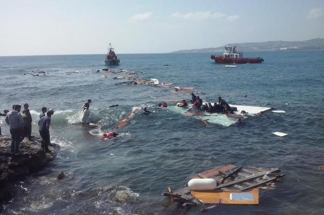 O mie de transfugi salvați într-o zi din apele Mării Mediterane