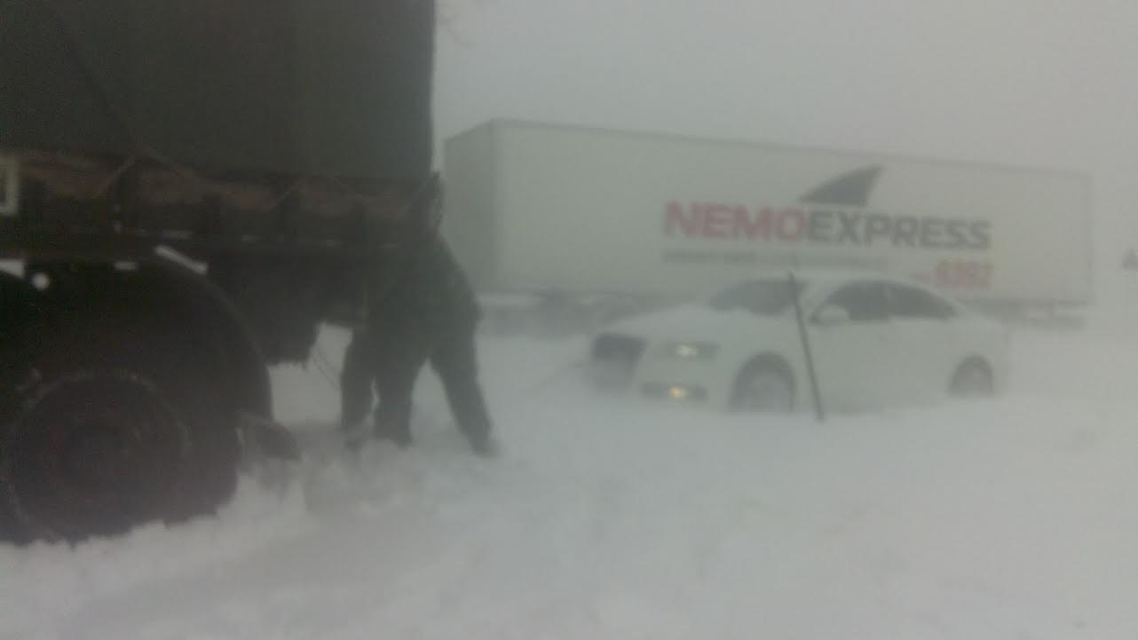 Mai multe persoane, din zonele afectate de ninsori, au fost salvate de militarii din Constanța