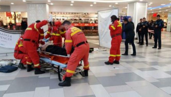 O femeie a murit într-un mall din București după ce a căzut de la etaj