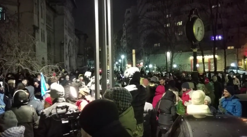 VIDEO: Sute de persoane protestează împotriva OUG privind grațierea