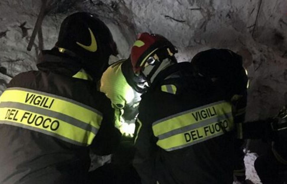 ITALIA: Căutările continuă în zona hotelului lovit de avalanșă