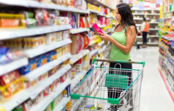Intrarea în vigoare a legii care obligă supermaketurile să aibă la raft mai mult de jumătate produse românești, AMÂNATĂ