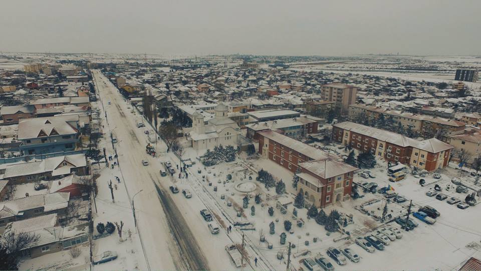 Satele Poiana şi Culmea au fost scoase de sub nămeţi