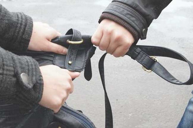 MANGALIA: Minor arestat preventiv pentru o presupusă tâlhărie