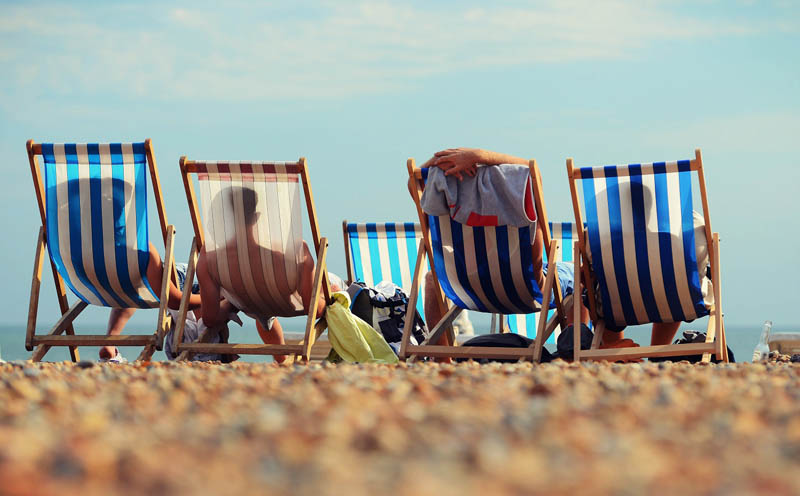 Bugetarii vor primi un tichet electronic de vacanţă de valoarea unui salariu minim pe economie