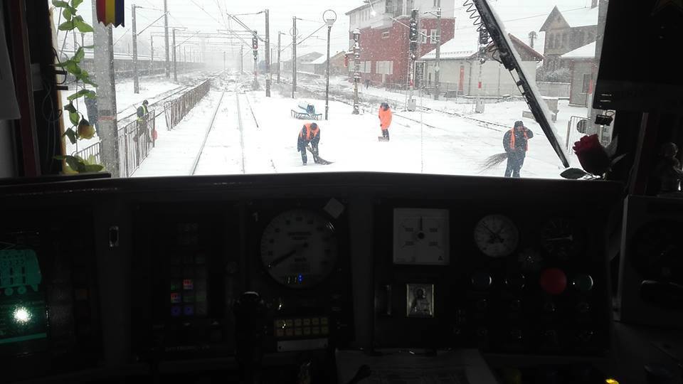 Traficul feroviar reintră în normal, dar mai sunt trenuri anulate în zona regionalei Constanța