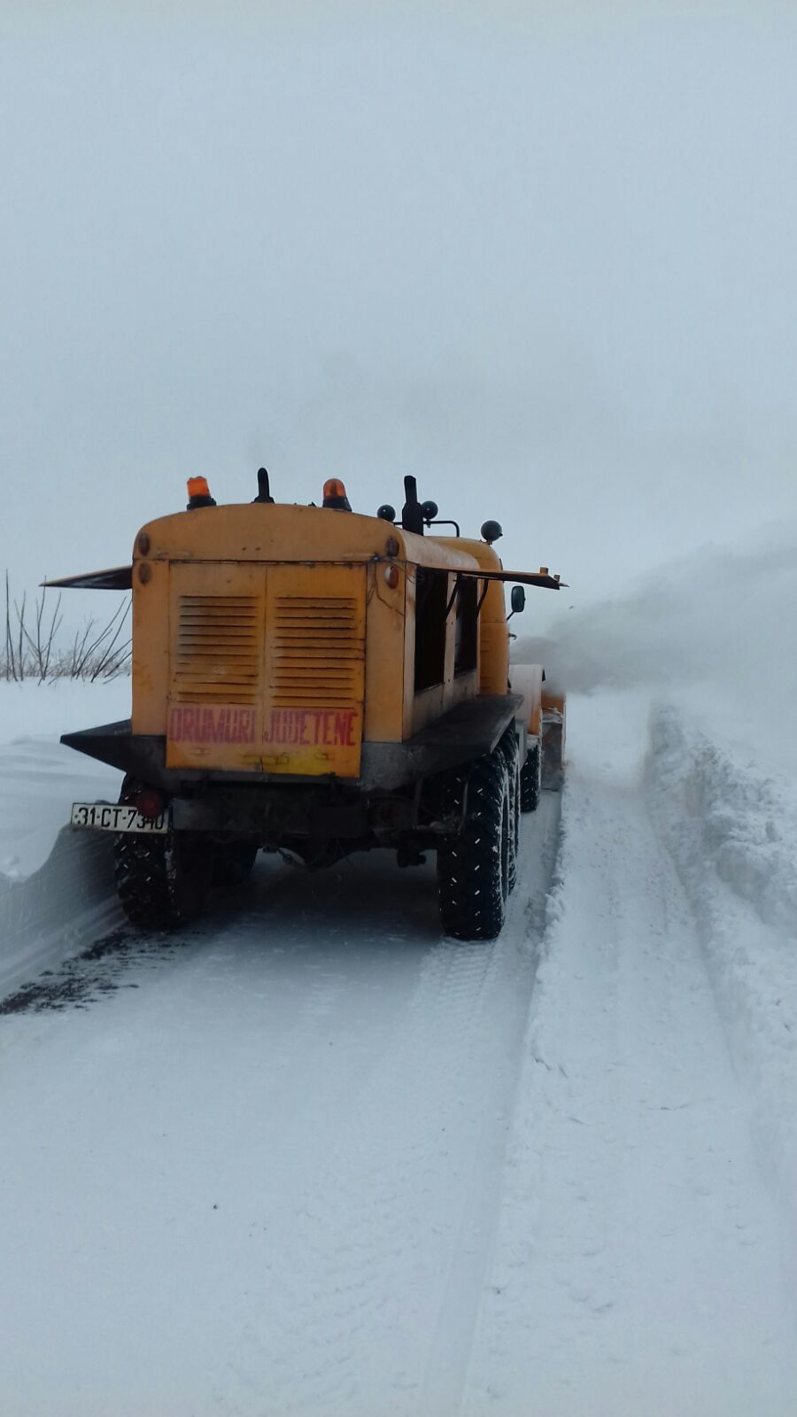 Viscolul pune încă MARI PROBLEME traficului în județul Constanța
