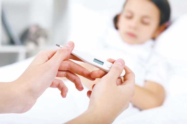 Val de afecțiuni respiratorii în rândul copiilor. Secția de Pediatrie a Spitalului Județean, ocupată integral. Ce recomandă medicii