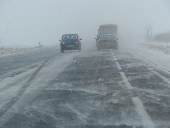 Ninge VISCOLIT pe DN3 și DN2A: Polițiștii recomandă șoferilor din CONSTANȚA să NU plece la drum!