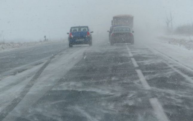 CONSTANȚA: Trafic îngreunat din cauza vizibilității reduse pe mai multe drumuri naționale