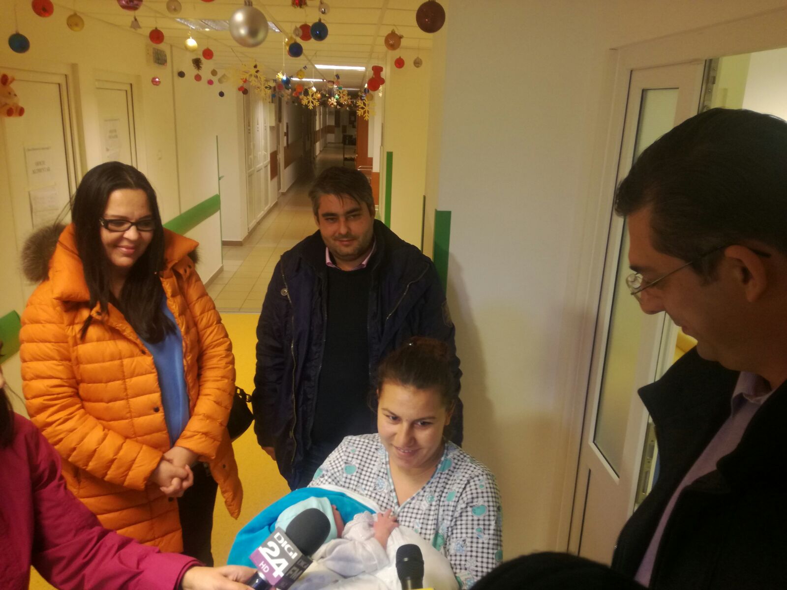 FOTO/VIDEO. Președintele CJC a mers s-o viziteze pe femeia care a născut în șenilată