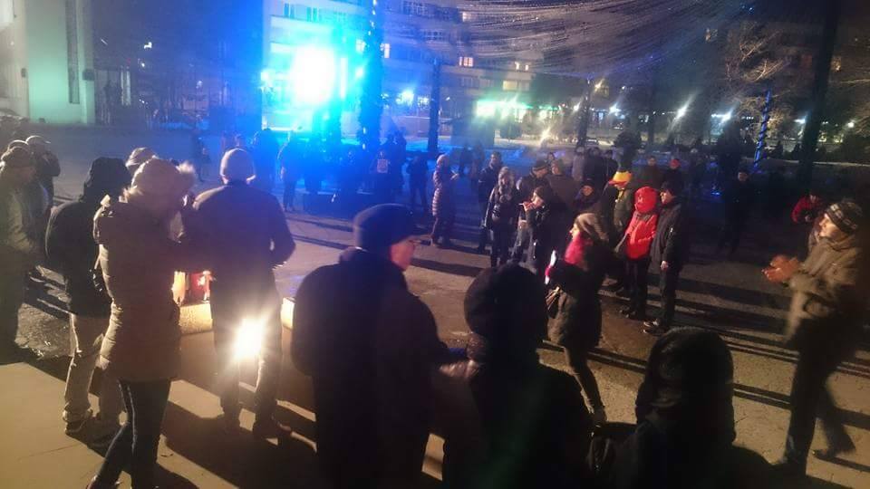 VIDEO/FOTO: Sute de oameni protestează în TULCEA față de OUG privind modificarea Codurilor Penale