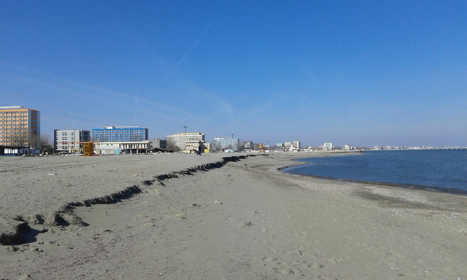 FOTO/Iarna grea a erodat plaja în stațiunea MAMAIA