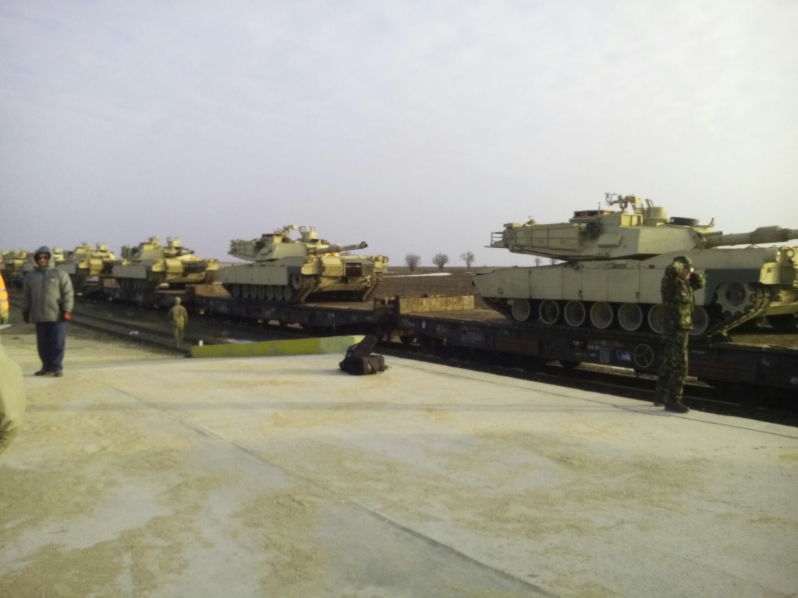 VIDEO/FOTO: Aproximativ 500 de militari americani au ajuns în baza aeriană Mihail Kogălniceanu