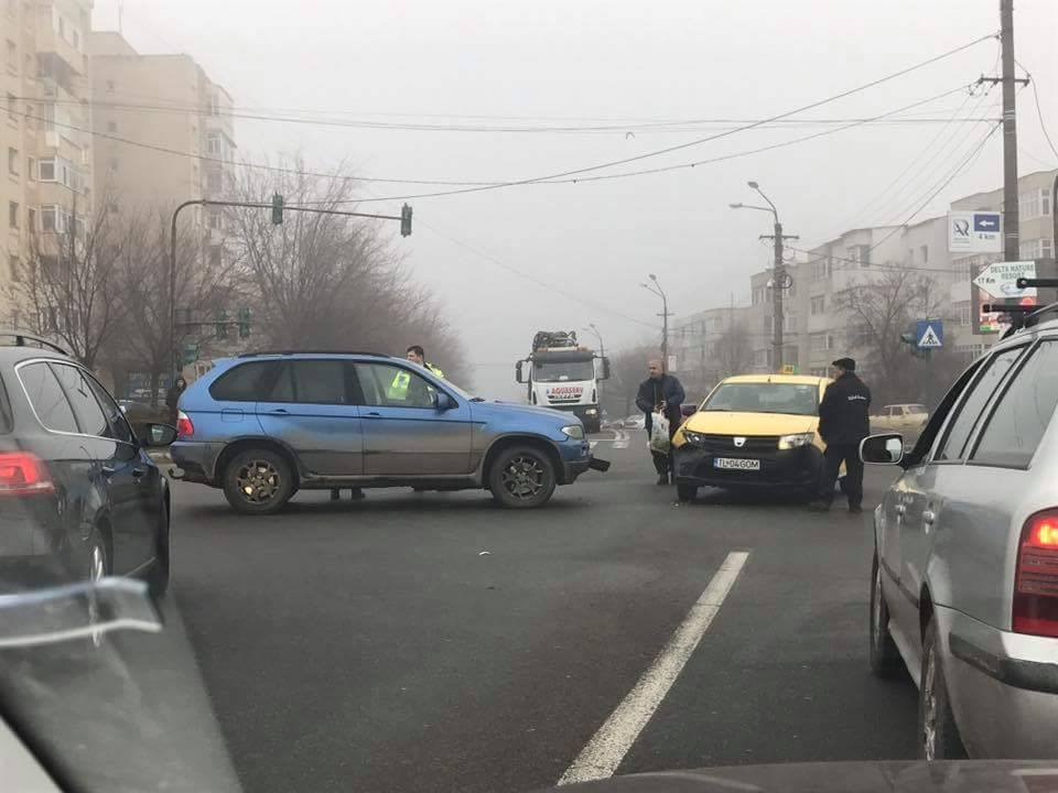 TULCEA: Șoferii, din Constanța și Tulcea: Carambol rutier lângă benzinărie!
