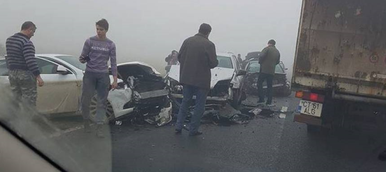 FOTO/Județul CONSTANȚA: Trei autoturisme și un TIR, implicate într-un carambol