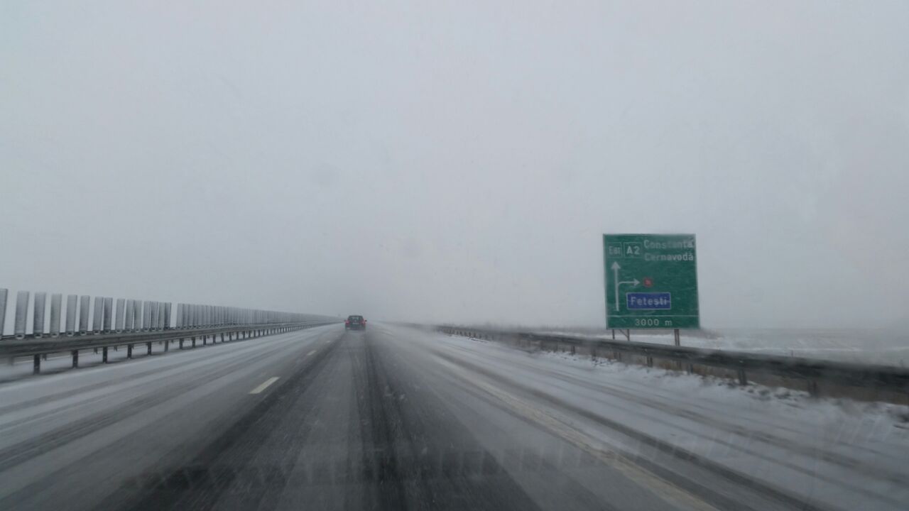 INFOTRAFIC: Circulația rutieră pe Autostrada Soarelui s-a reluat, în condiții de iarnă