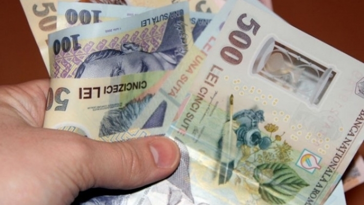 Anumite categorii de bugetari vor primi salarii majorate între 15 și 30%. Printre aceștia muzeografi, militari și medici